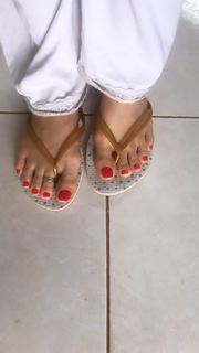 Alaine Crissiê feet photo thumbnail