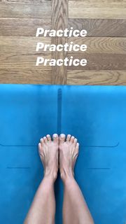Kino MacGregor feet photo thumbnail