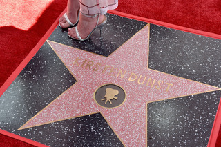 Kirsten Dunst feet photo thumbnail