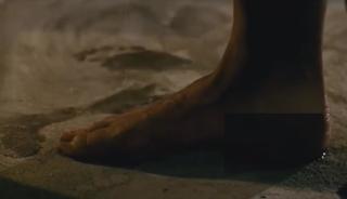 Emily Blunt feet photo thumbnail