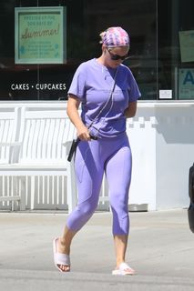 Katy Perry feet photo thumbnail