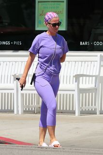 Katy Perry feet photo thumbnail
