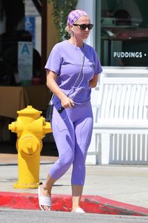 Katy Perry feet photo thumbnail