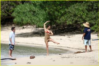 Katharine McPhee feet photo thumbnail