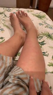 Sonam Kapoor feet photo thumbnail