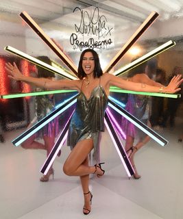 Dua Lipa feet photo thumbnail