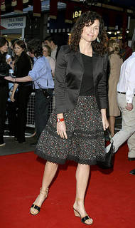 Minnie Driver feet photo thumbnail