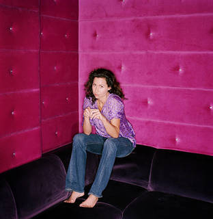 Minnie Driver feet photo thumbnail