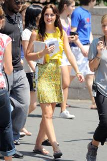 Leighton Meester feet photo thumbnail