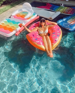 Katrina Bowden feet photo thumbnail