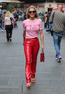 Ashley Roberts feet photo thumbnail