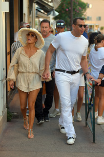 Jennifer Lopez feet photo thumbnail
