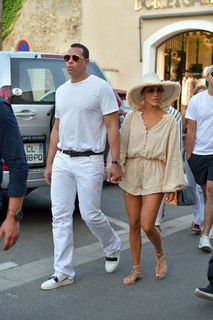 Jennifer Lopez feet photo thumbnail