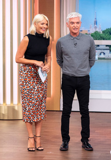 Holly Willoughby feet photo thumbnail