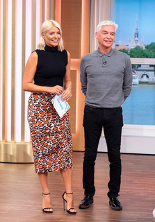 Holly Willoughby feet photo thumbnail