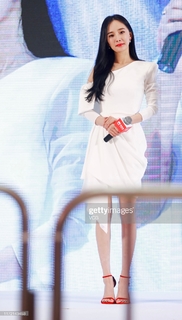 Mi Yang feet photo thumbnail