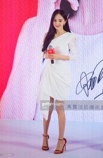 Mi Yang feet photo thumbnail
