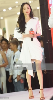 Mi Yang feet photo thumbnail