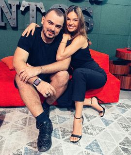 Isis Valverde feet photo thumbnail