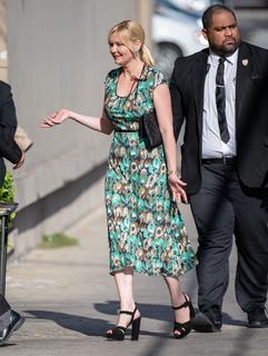 Kirsten Dunst feet photo thumbnail