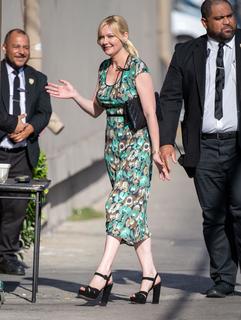 Kirsten Dunst feet photo thumbnail