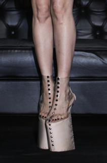Lady Gaga feet photo thumbnail