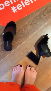 Kéfera Buchmann feet photo thumbnail