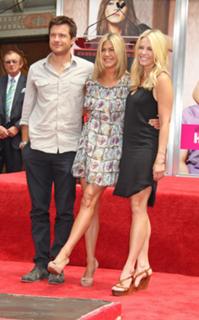 Jennifer Aniston feet photo thumbnail