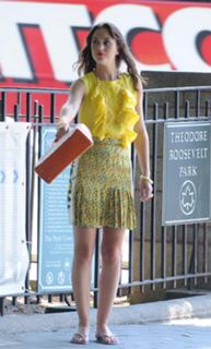 Leighton Meester feet photo thumbnail