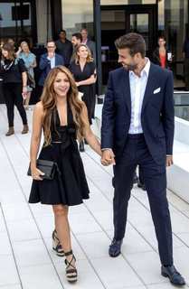 Shakira feet photo thumbnail