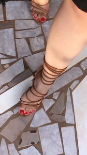 Alaine Crissiê feet photo thumbnail
