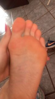 Alaine Crissiê feet photo thumbnail