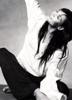 Famke Janssen feet photo thumbnail