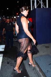 Ashley Graham feet photo thumbnail