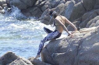 Michelle Rodriguez feet photo thumbnail