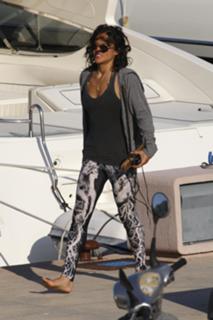 Michelle Rodriguez feet photo thumbnail