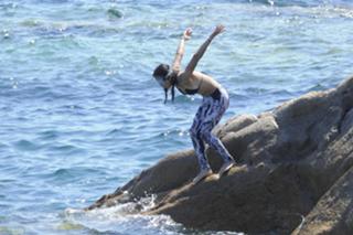 Michelle Rodriguez feet photo thumbnail