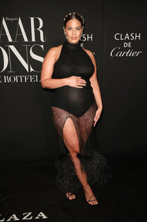 Ashley Graham feet photo thumbnail