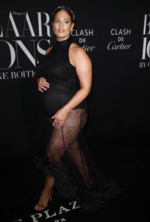Ashley Graham feet photo thumbnail