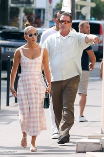 Jennifer Lopez feet photo thumbnail