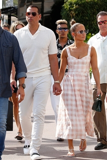 Jennifer Lopez feet photo thumbnail
