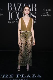 Lily Collins feet photo thumbnail