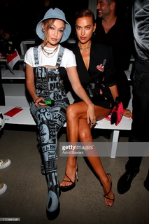Irina Shayk feet photo thumbnail