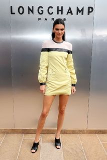 Kendall Jenner feet photo thumbnail