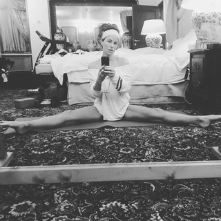 Kate Beckinsale feet photo thumbnail