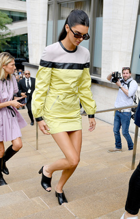Kendall Jenner feet photo thumbnail