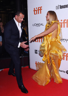 Jennifer Lopez feet photo thumbnail