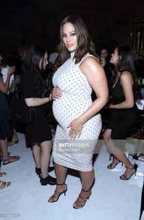 Ashley Graham feet photo thumbnail