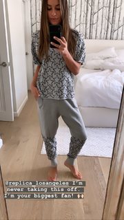 Lea Michele feet photo thumbnail