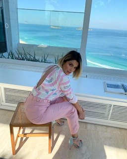 Flávia Alessandra feet photo thumbnail